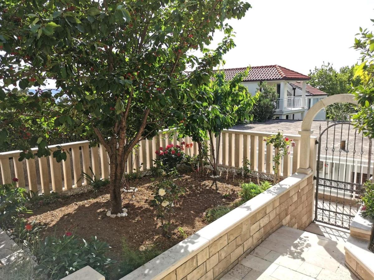 Apartment Ruza 30m From The Baska Voda