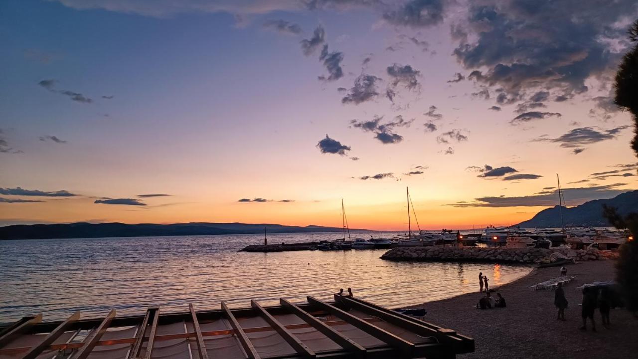 Ruza 30m From The Apartment Baska Voda